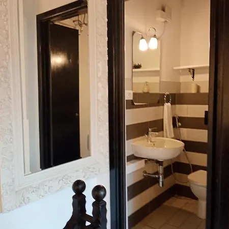 Einaudi 56 Apartament *
