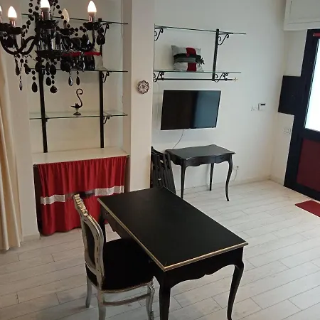 Einaudi 56 Apartment *
