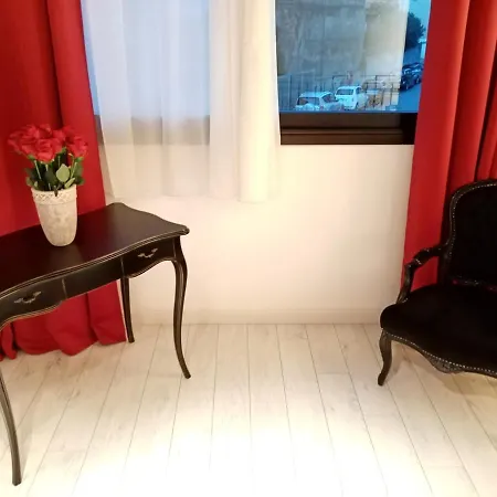 Einaudi 56 Апартаменты